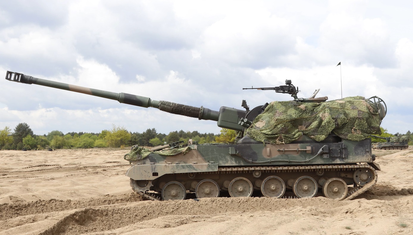 Poland signs record $700M howitzer deal with Ukraine