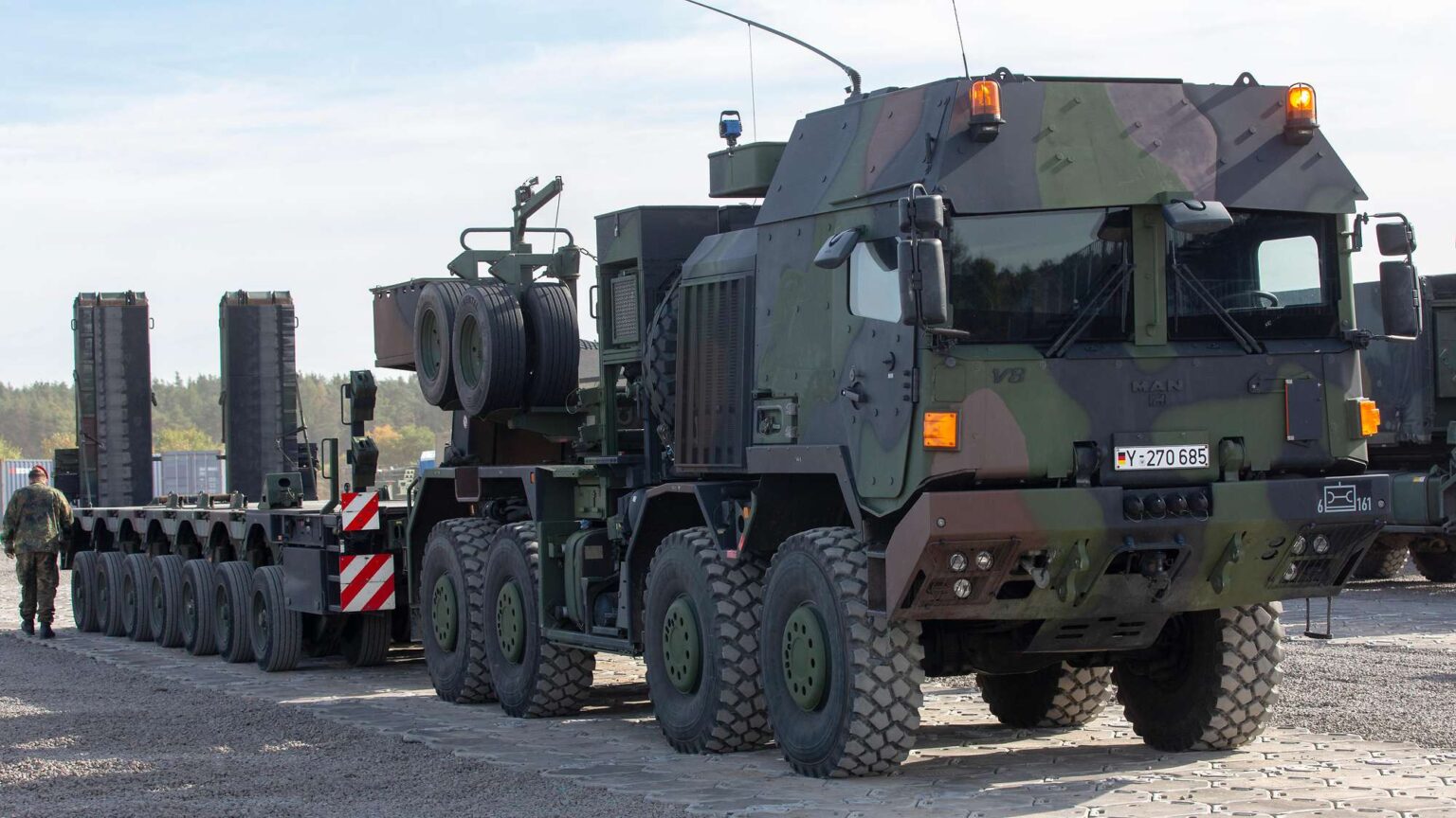 Germany to supply the Ukrainian Army with heavy tank transporter vehicles