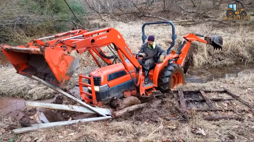 Amazing Tractors Stuck in Mud – Successful Tractors Rescuing